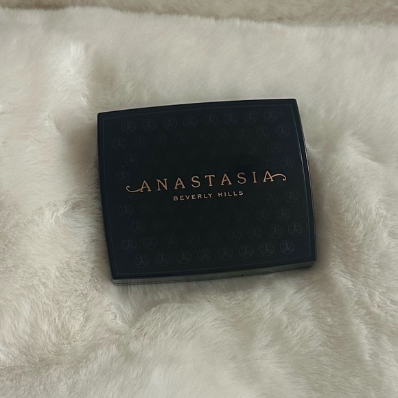 Anastasia Beverly Hills Powder Bronzer - Multiple Colors - Picture 1 of 3